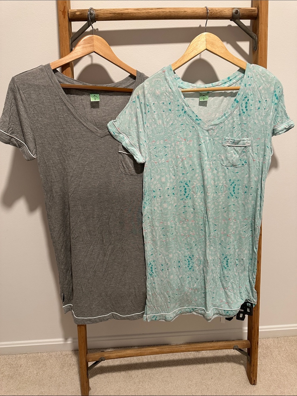 Women's Lightweight V-Neck sleepshirt - Honeydew
